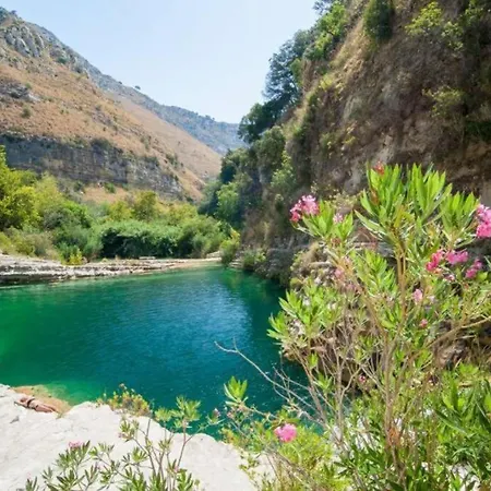 Holiday home Ohana Avola